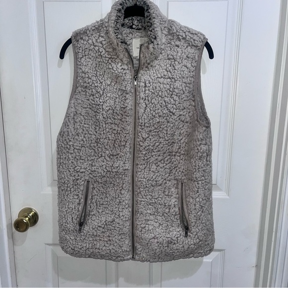 Thread supply women’s fluffy vest s small - Picture 1 of 5